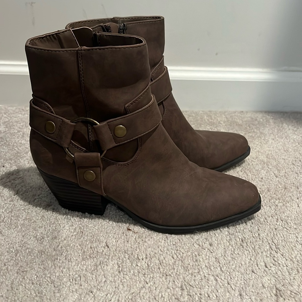 Women’s Indigo Rd Western style bootie size 6